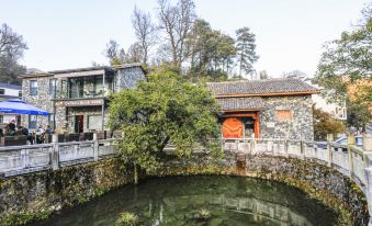 Sanqingshan Shadow Residence