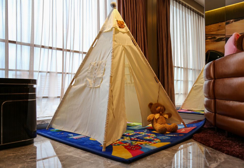 泰迪珍藏星品家庭亲子套房（大床+子母床）