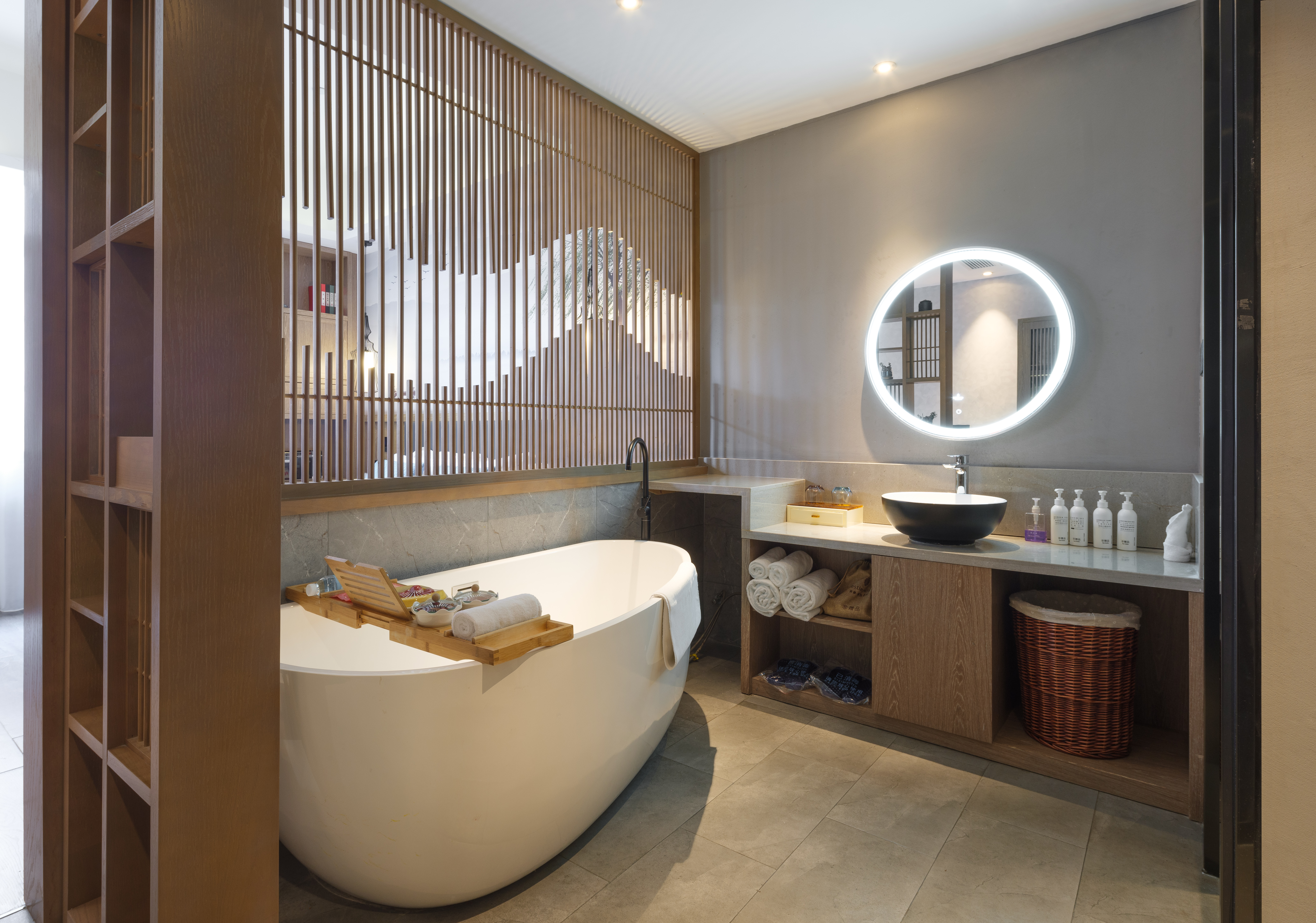 雅致豪华大床房（玛雅浴缸+香氛盐浴）