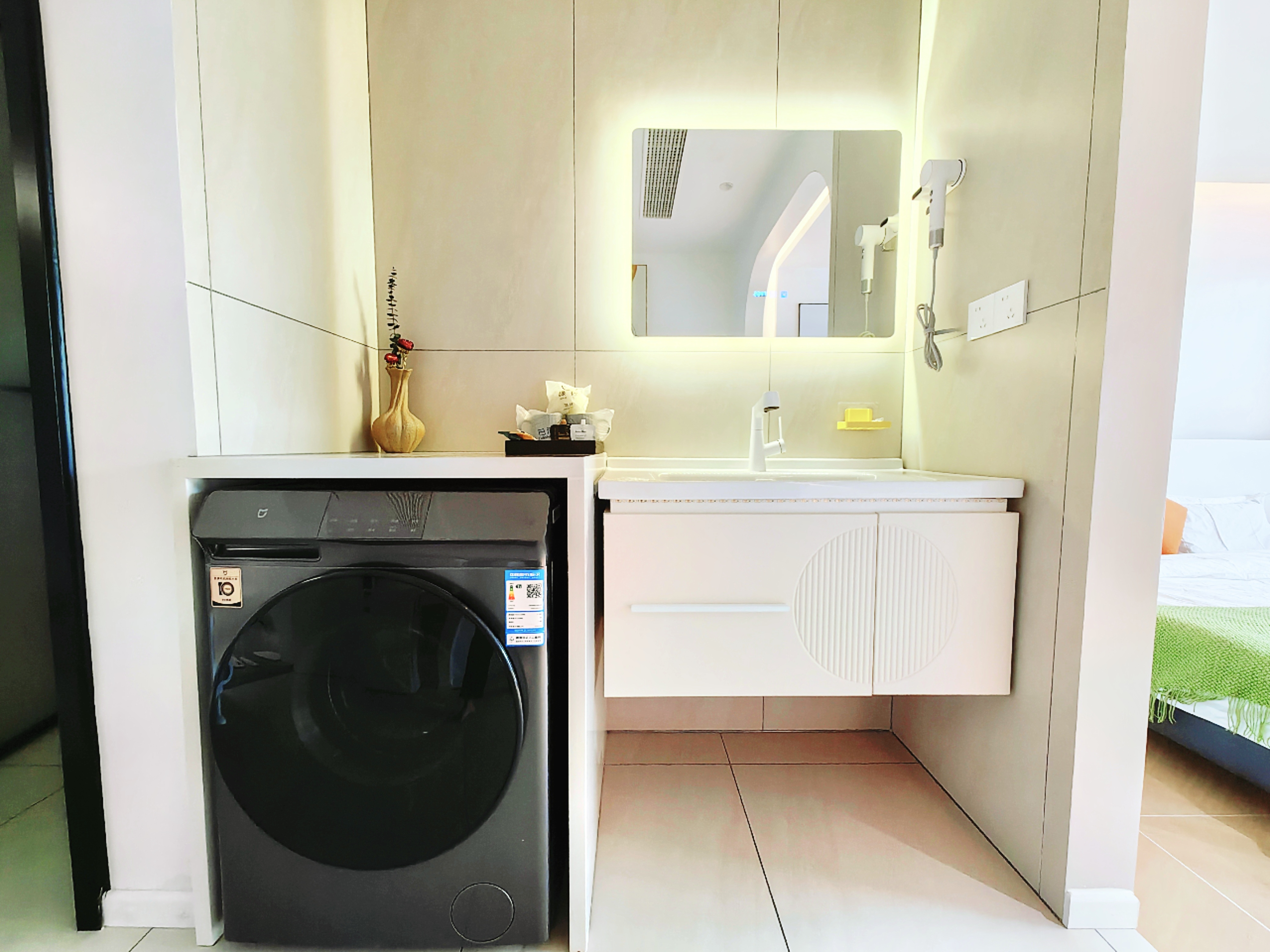 晨暉（浴缸·冰箱·洗衣機·沙發·巨幕投影·智能客控）