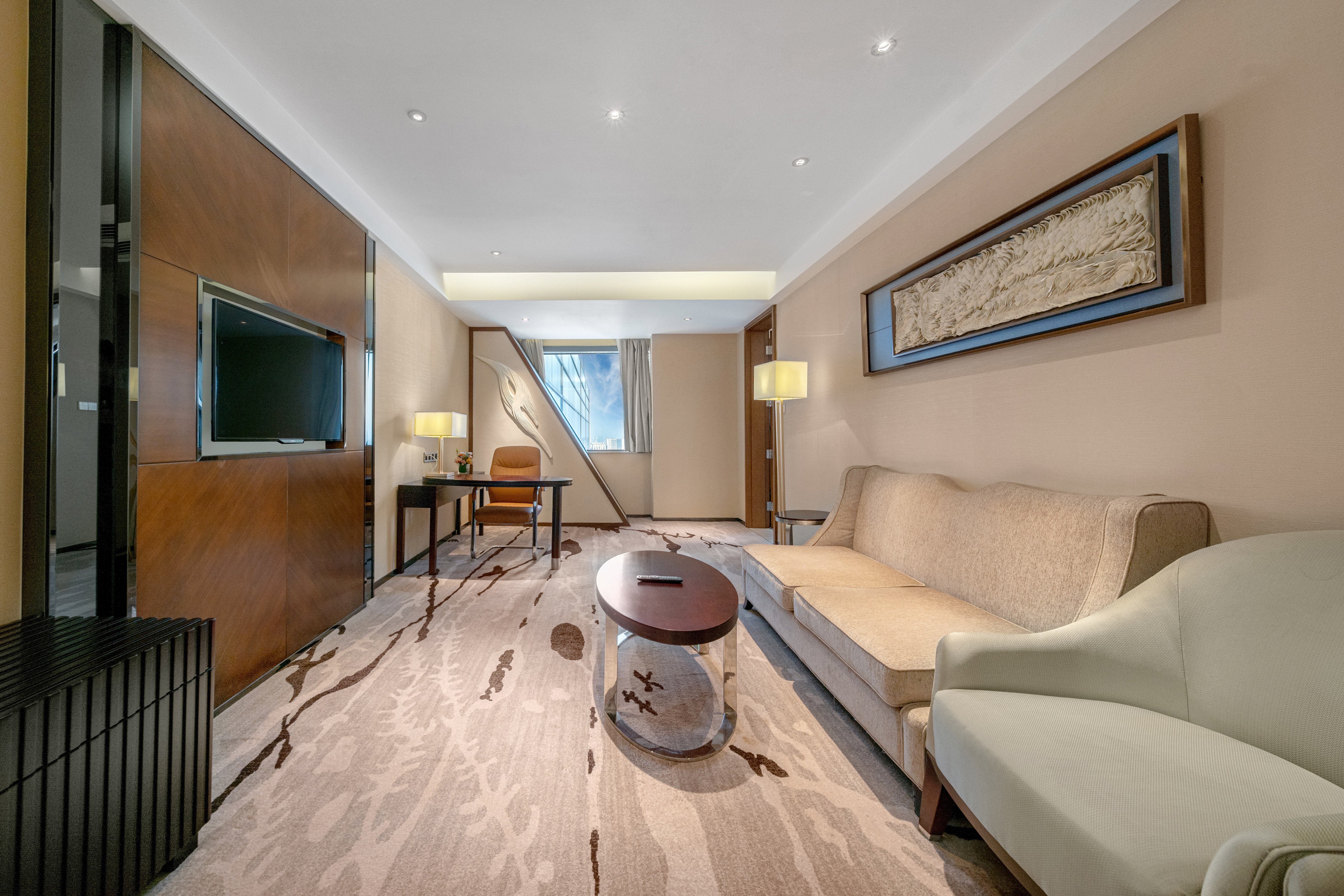 Deluxe Business Suite (Double Bed)