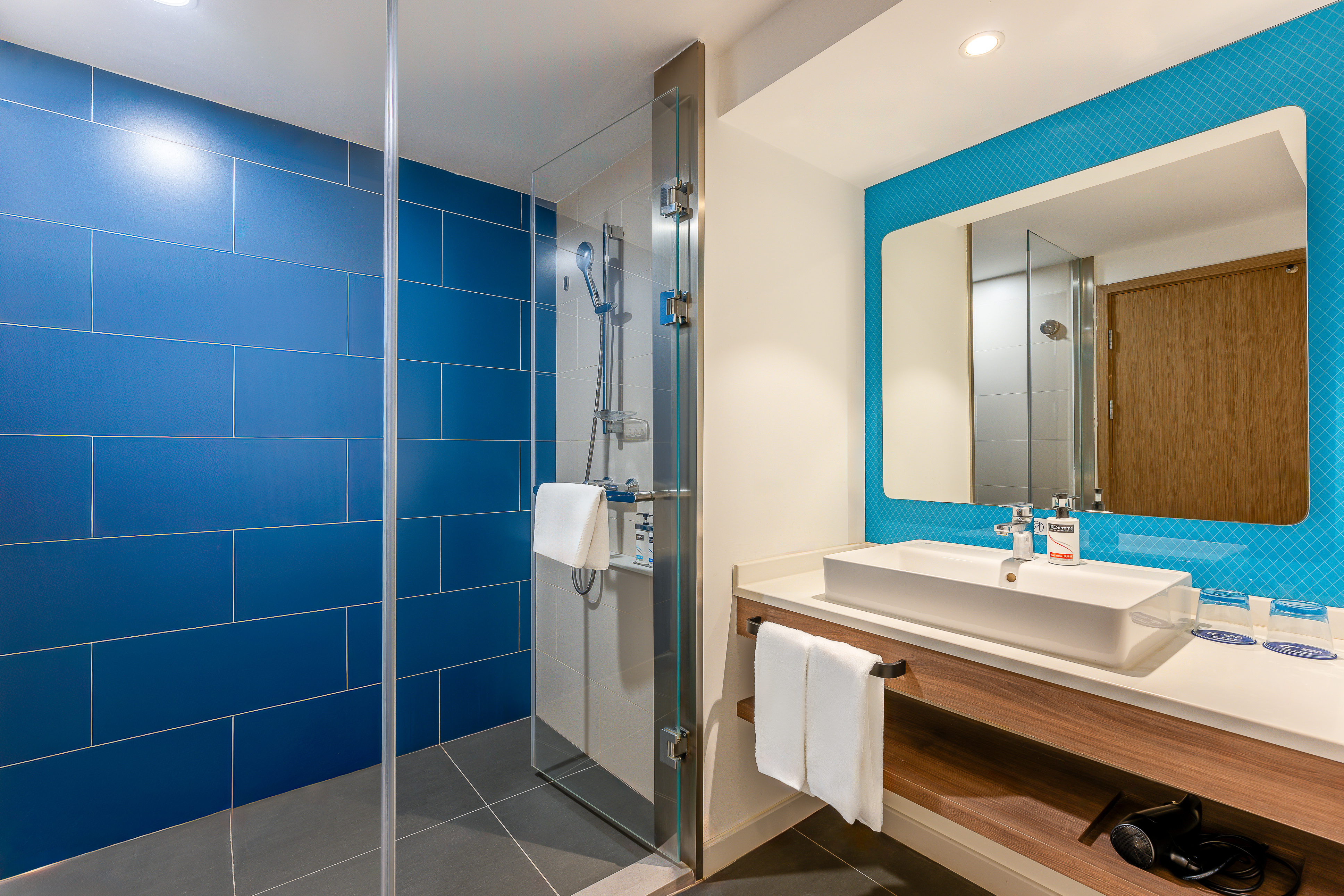 高级大床房[特大床+超大面积]