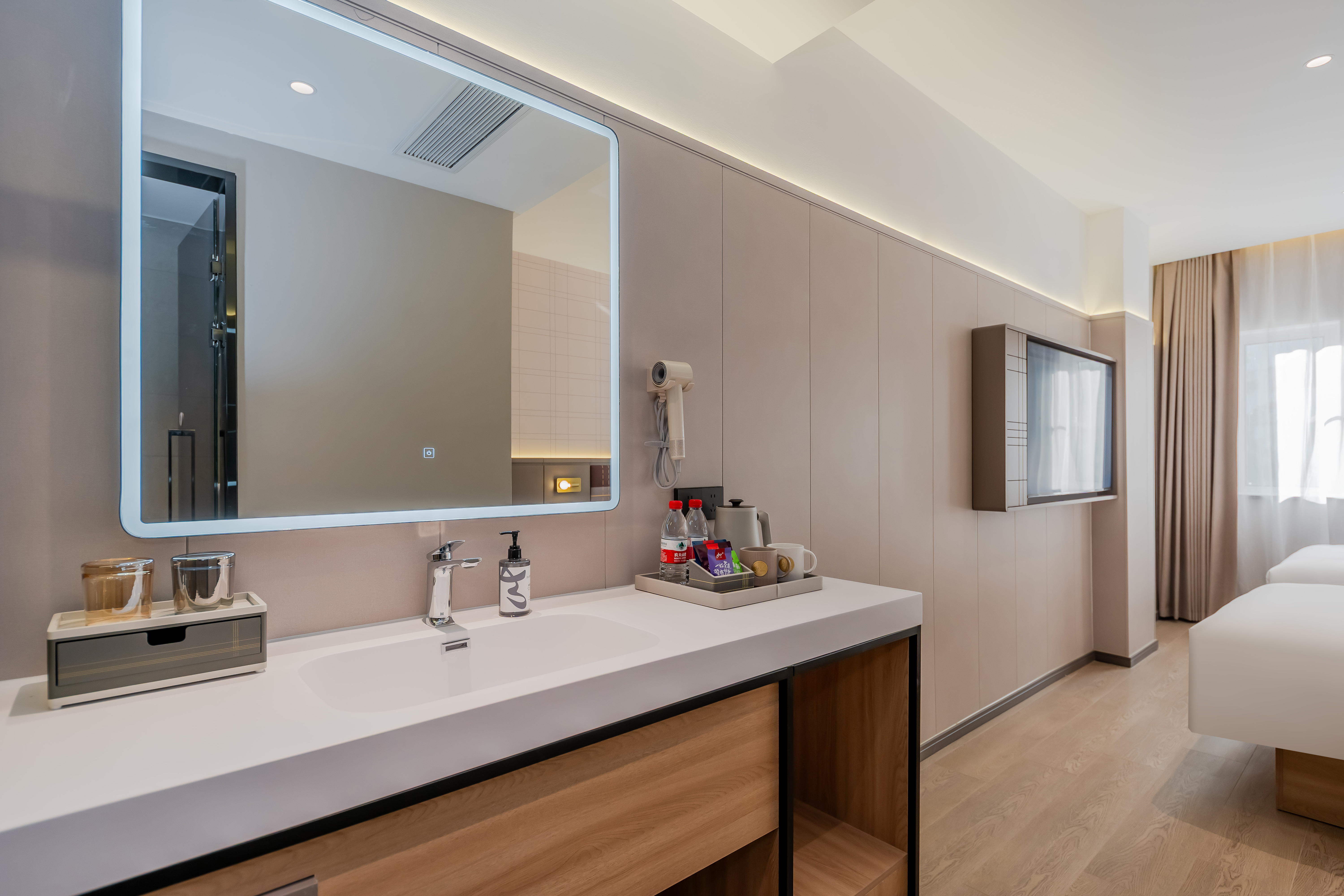 高级双床房（智能客控+手机投屏+徕芬吹风机）