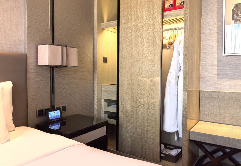 无障碍房（超宽门+辅助扶手）