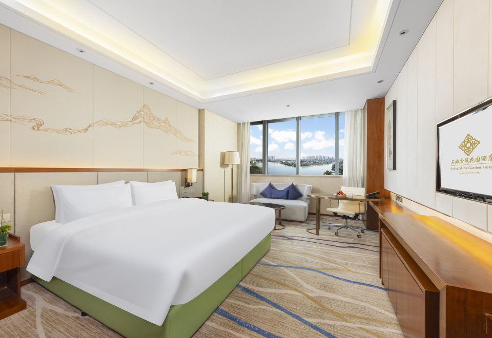 豪華湖景大床房