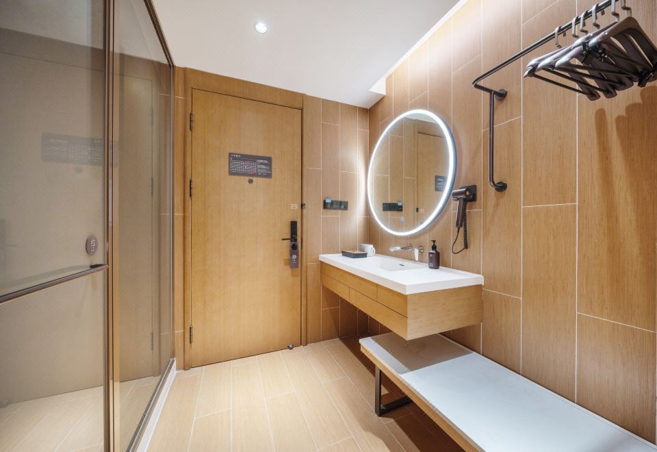 商務雙床房（65寸投屏電視+小冰箱+金可兒床墊）