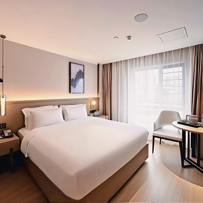 豪華大床房 麗楓酒店（珠海拱北口岸廣場輕軌總站店）優惠