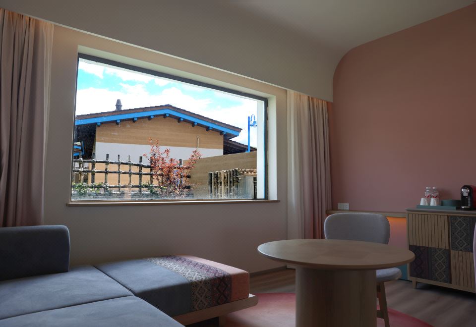 Prairie View King-sized Room
