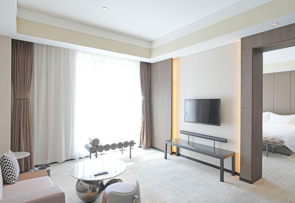 商务套房（零压床垫+鹅绒枕+小冰箱）