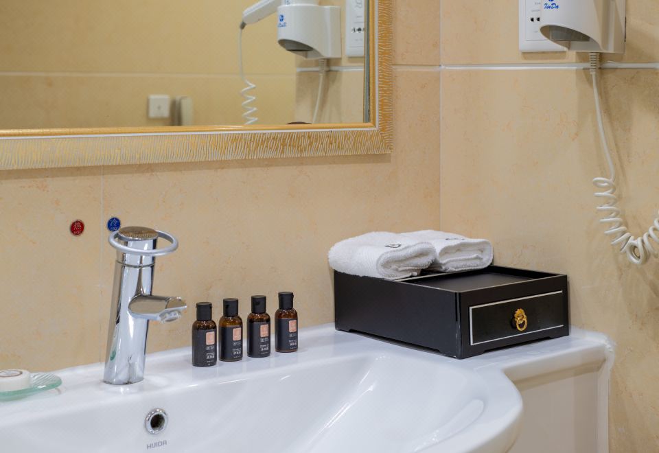 豪華湖景大床房