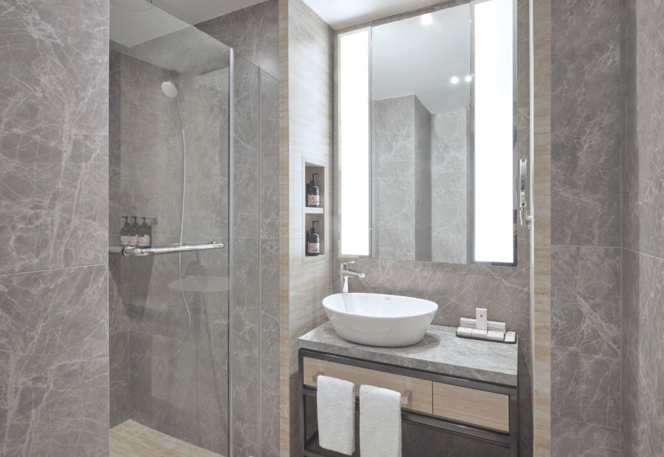 Grand Deluxe Waterfront Room (Newly Renovated Room)