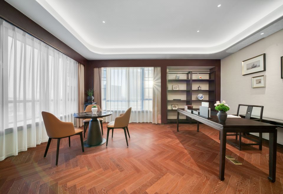 ZhouShan CaiFu HotelFortune Suite (Sleep-Inducing Latex Pillow + Large Reception Area + Private Bathtub)