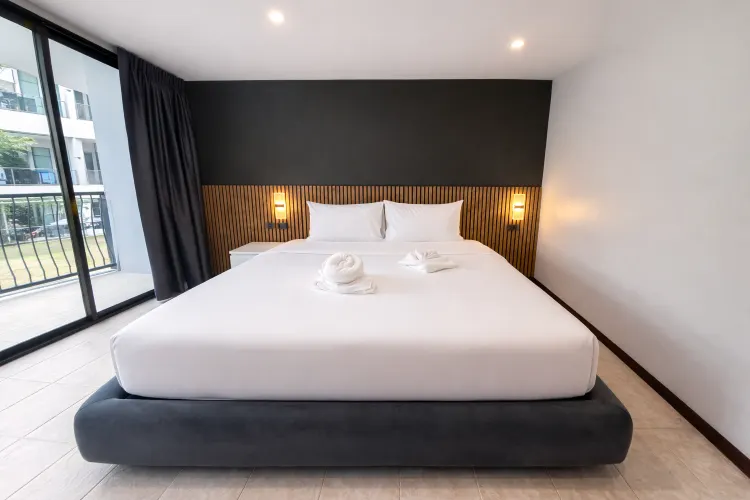 ห้องซูพีเรียร์ เตียงใหญ่ พร้อมระเบียง