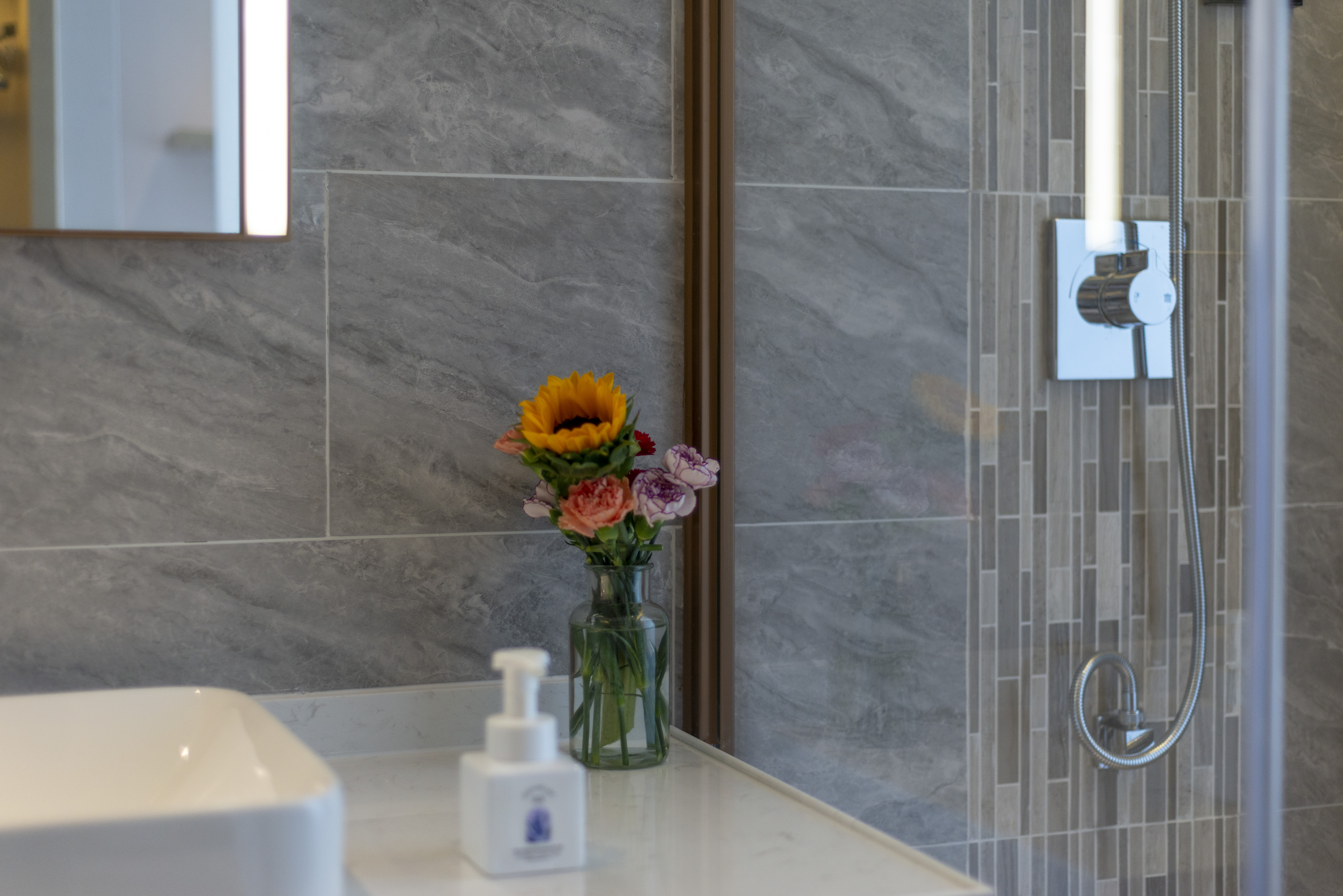 Lavande Hotel (Tianjin Zhongxin Ecological City Jijing Tiandi Branch)豪华大床房（慕思品牌床垫+电视投屏）