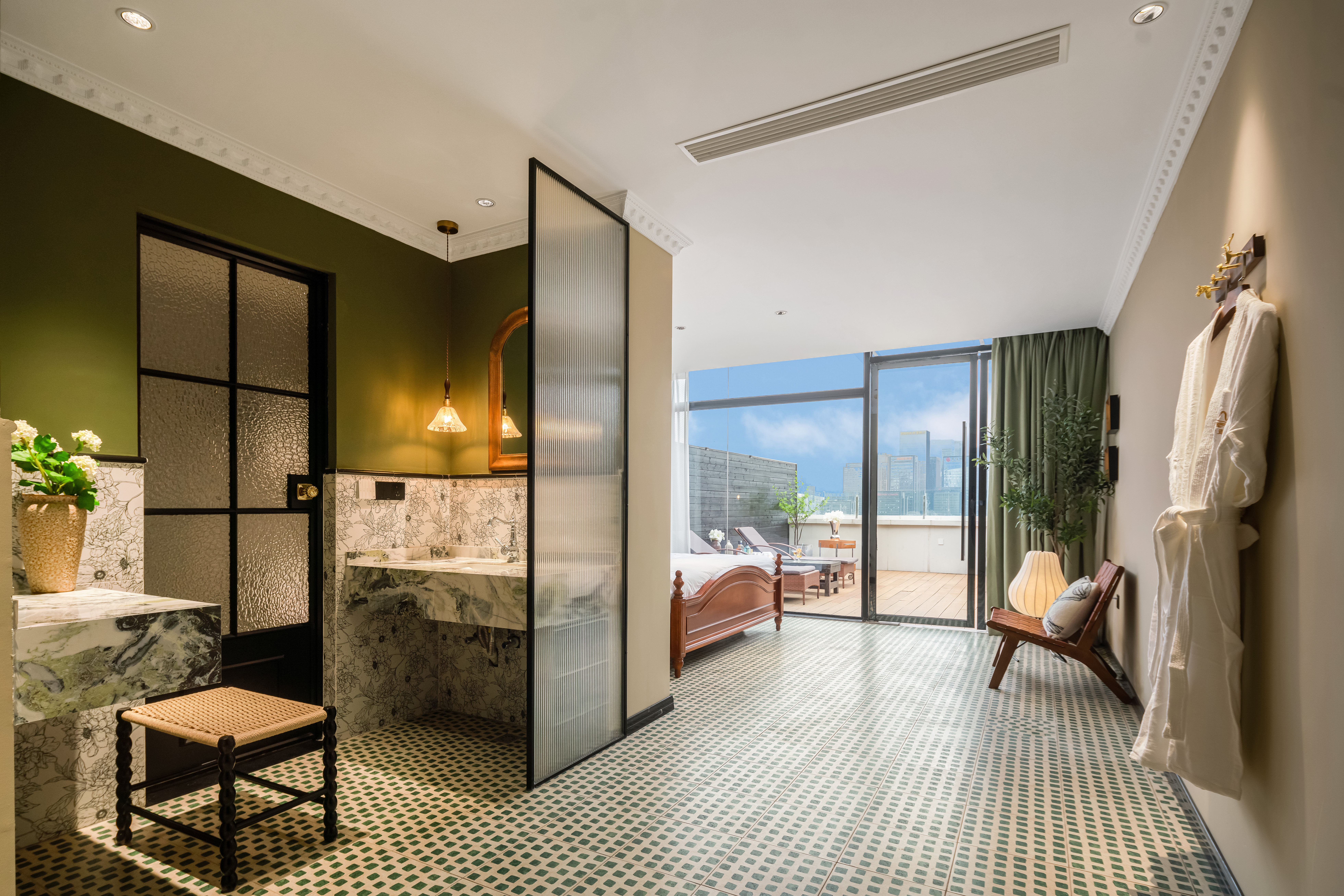 云端露台丨至尊全江景大床房