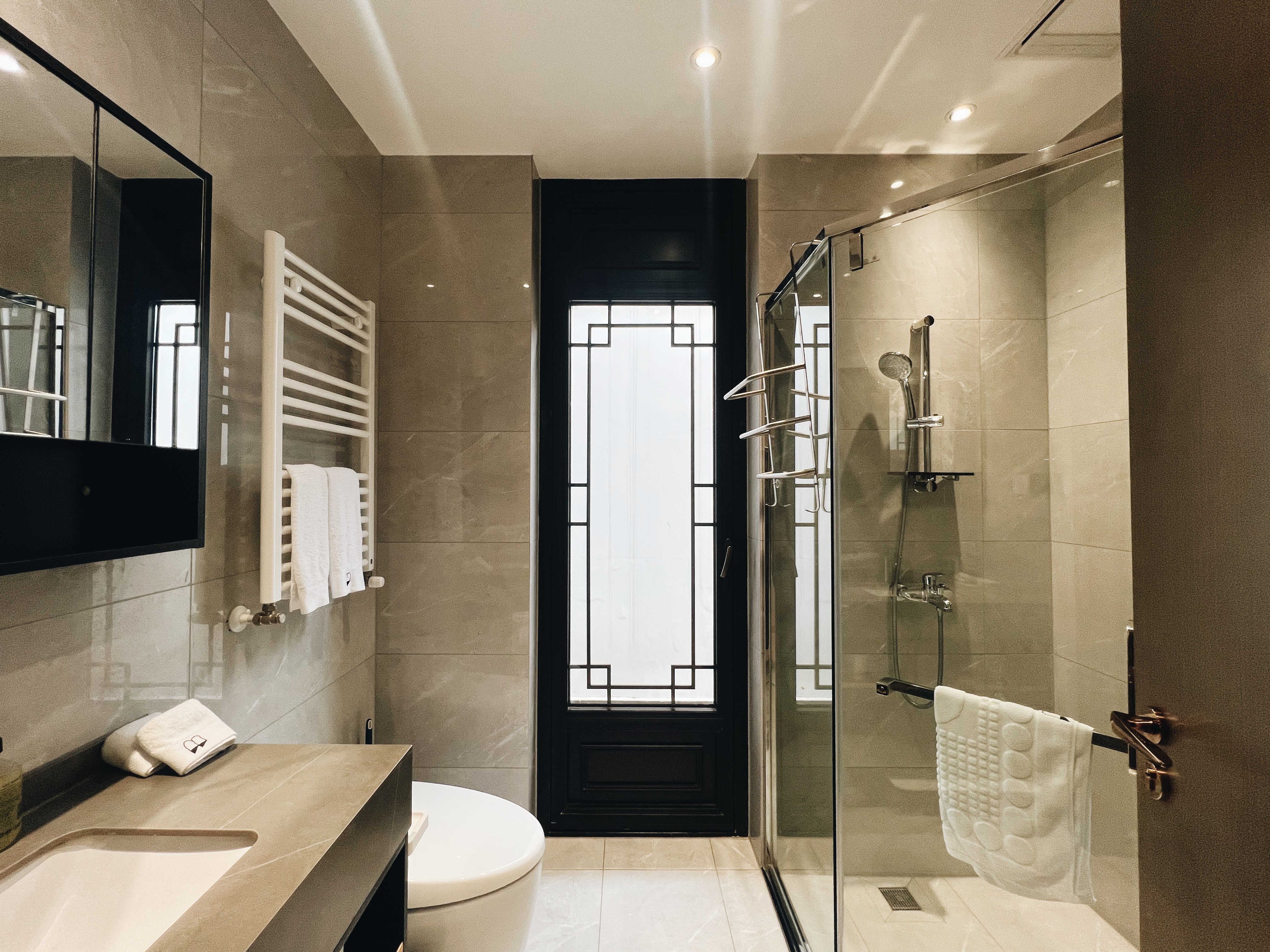 豪华四卧三衞影音花园别院