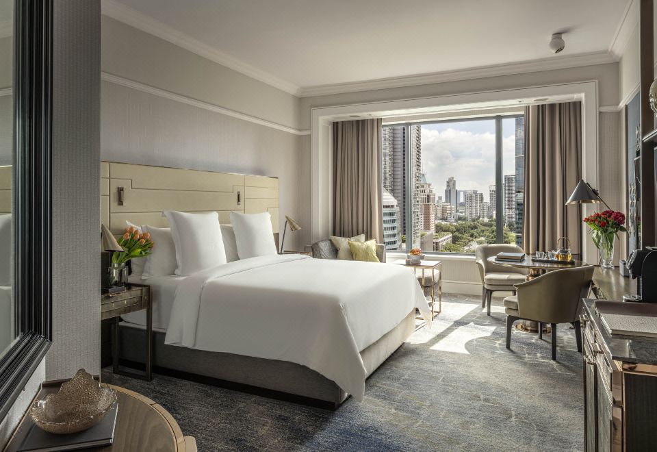 Four Seasons Hotel SingaporeClub Room 1 King City View