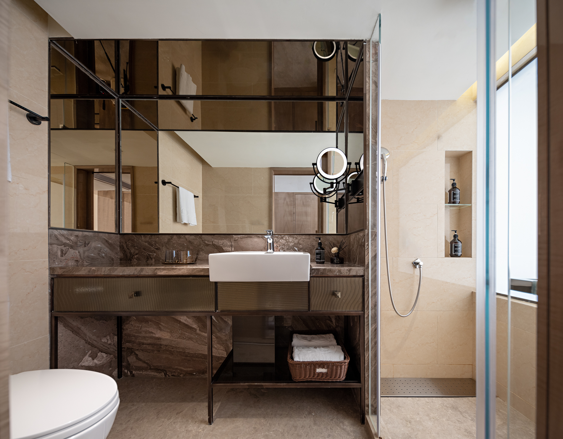 180°全湖景行政大床房