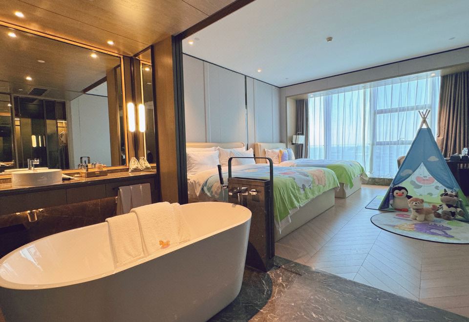 家庭双床房（智能客控+蓝牙音响+豪华浴缸+小童玩具）