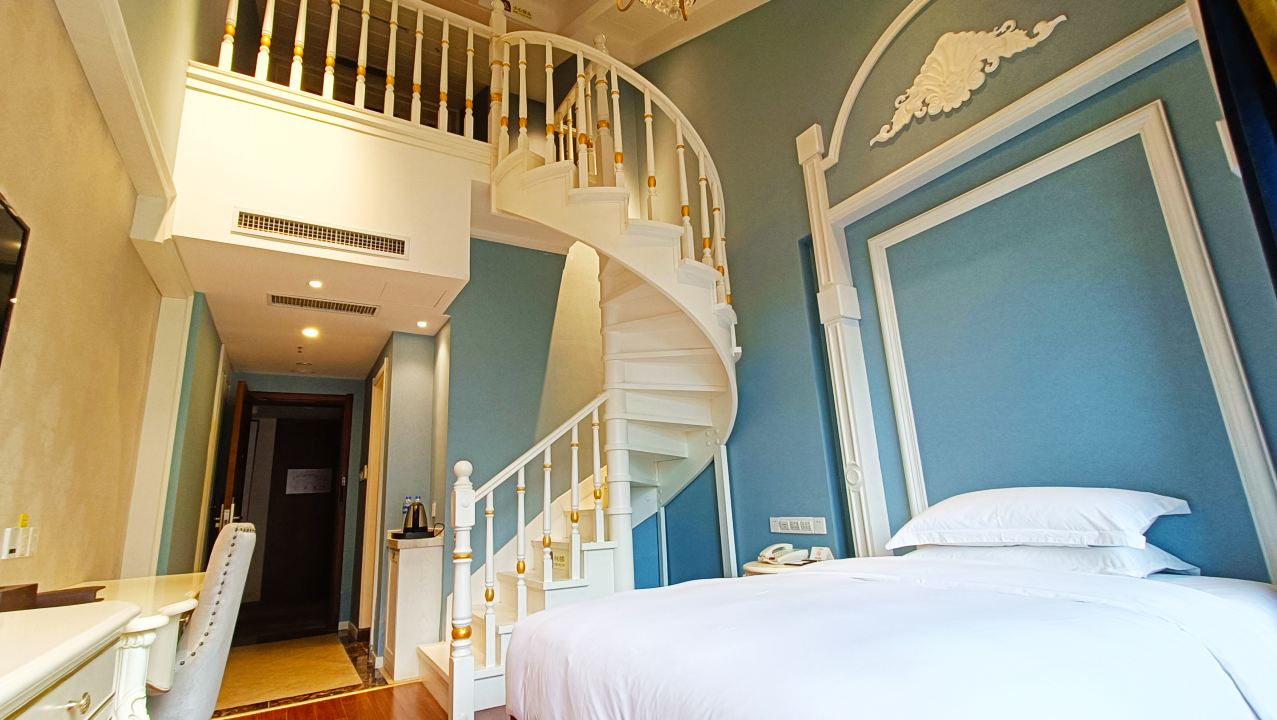 尊享复式家庭房