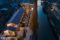 Floral Lux Hotel · Pomegranate Hotel