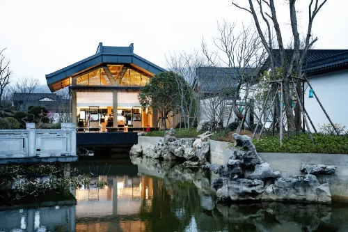 THE ROOT RESORT