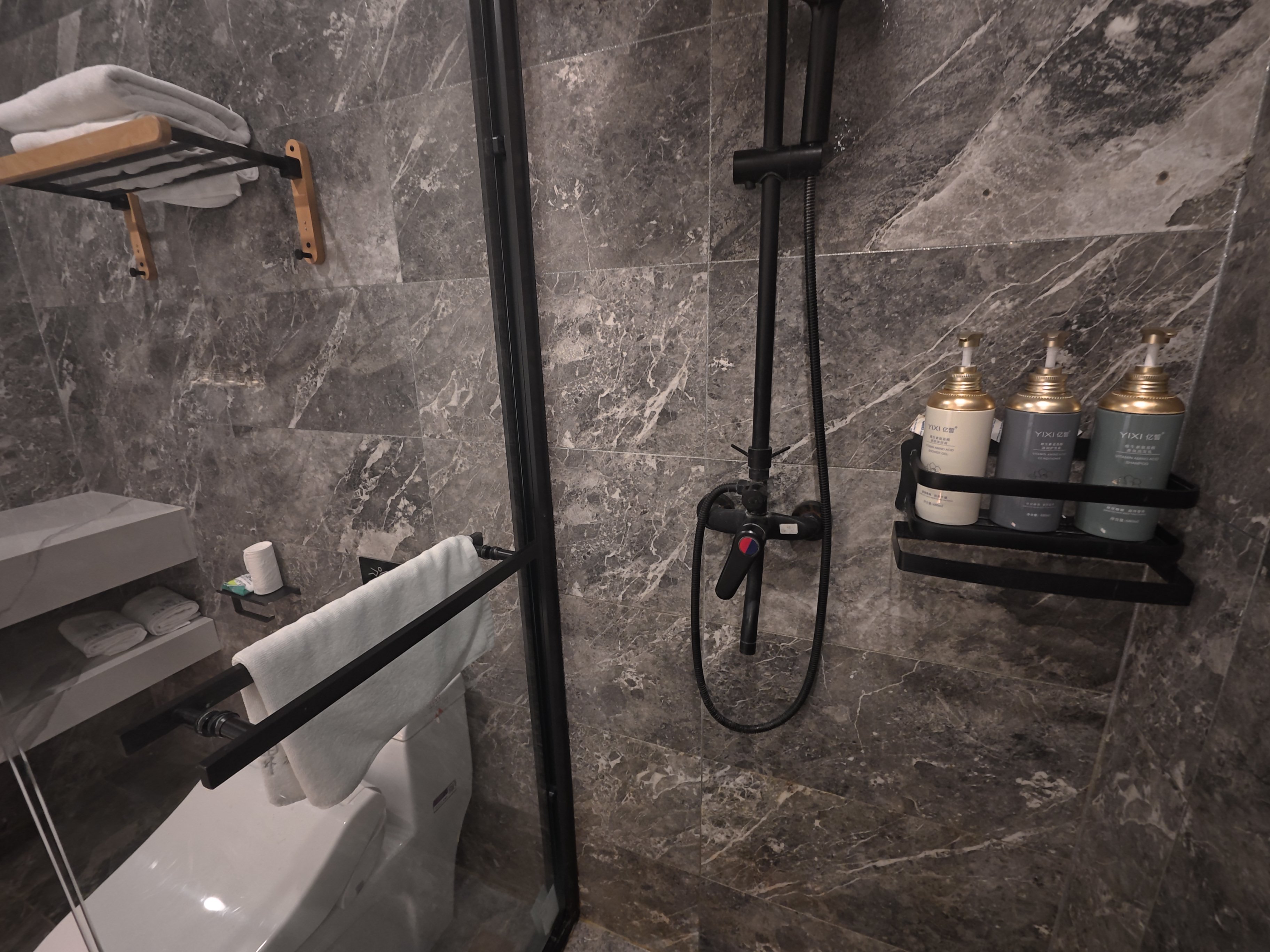 琴瑟·泡浴大床房【圆形大浴缸+小度语音+轻纱帷幔】