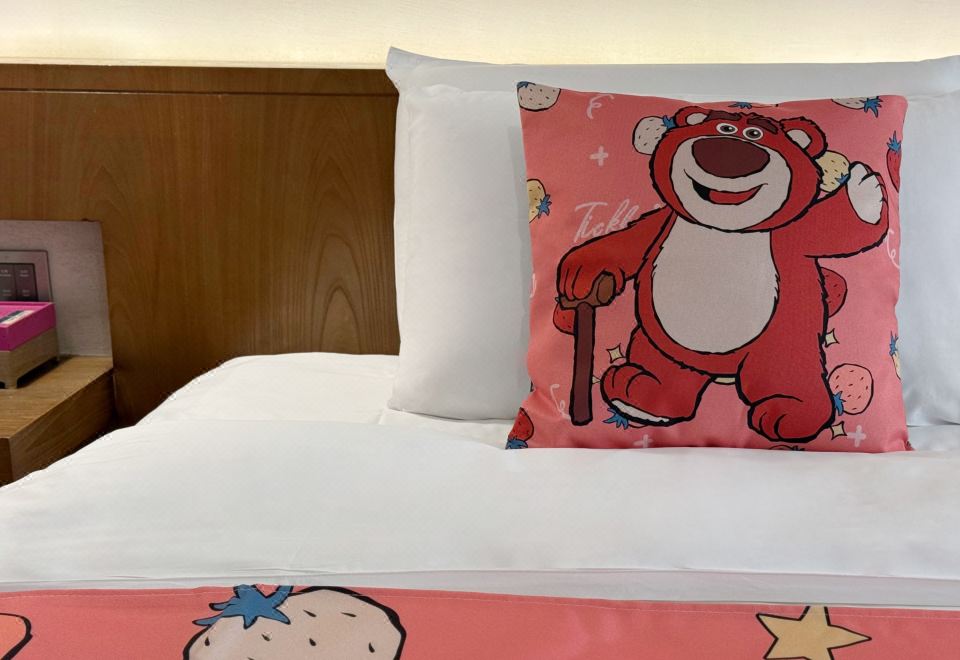 Nice·莓好时光亲子房（草莓熊主题）