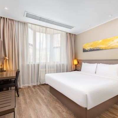 商務大床房（大飄窗） 如家精選飯店（天津五大道南京路小白樓地鐵站店）優惠