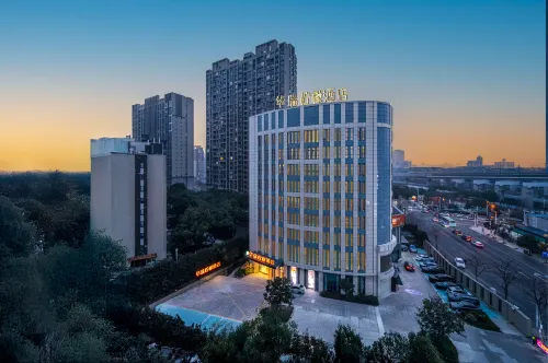 Huarui Lemon Hotel (Zhenjiang Railway Station Wanda Plaza)