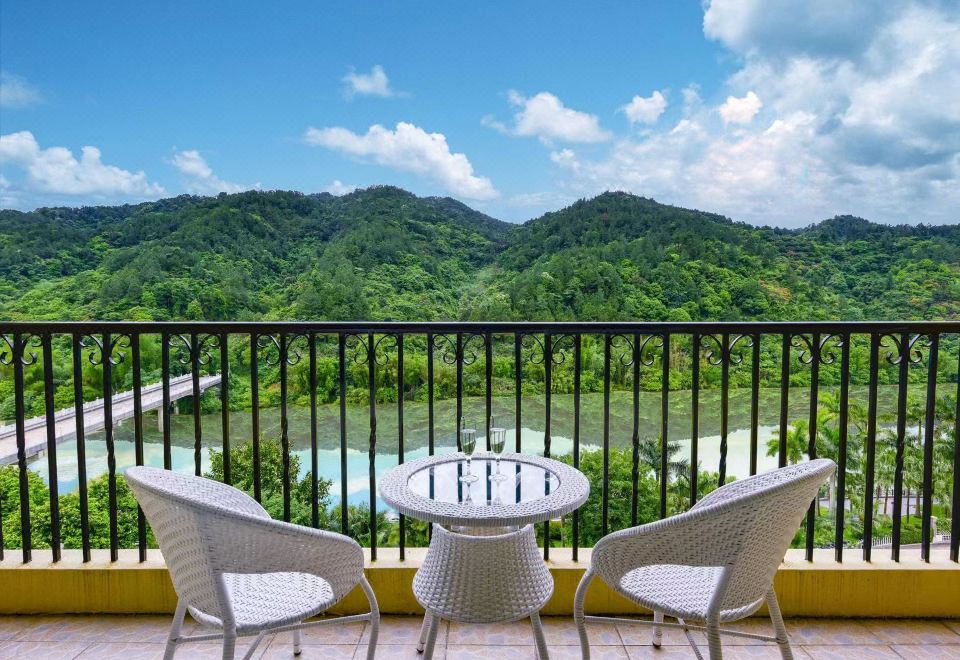 烟花河景双床房