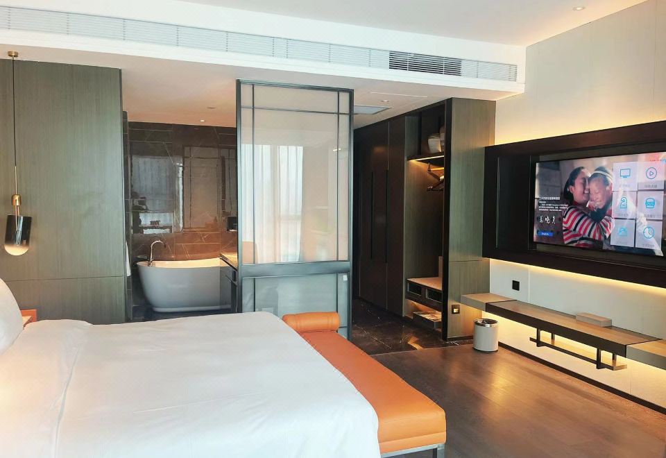 花園行政大床房【全景落地窗】