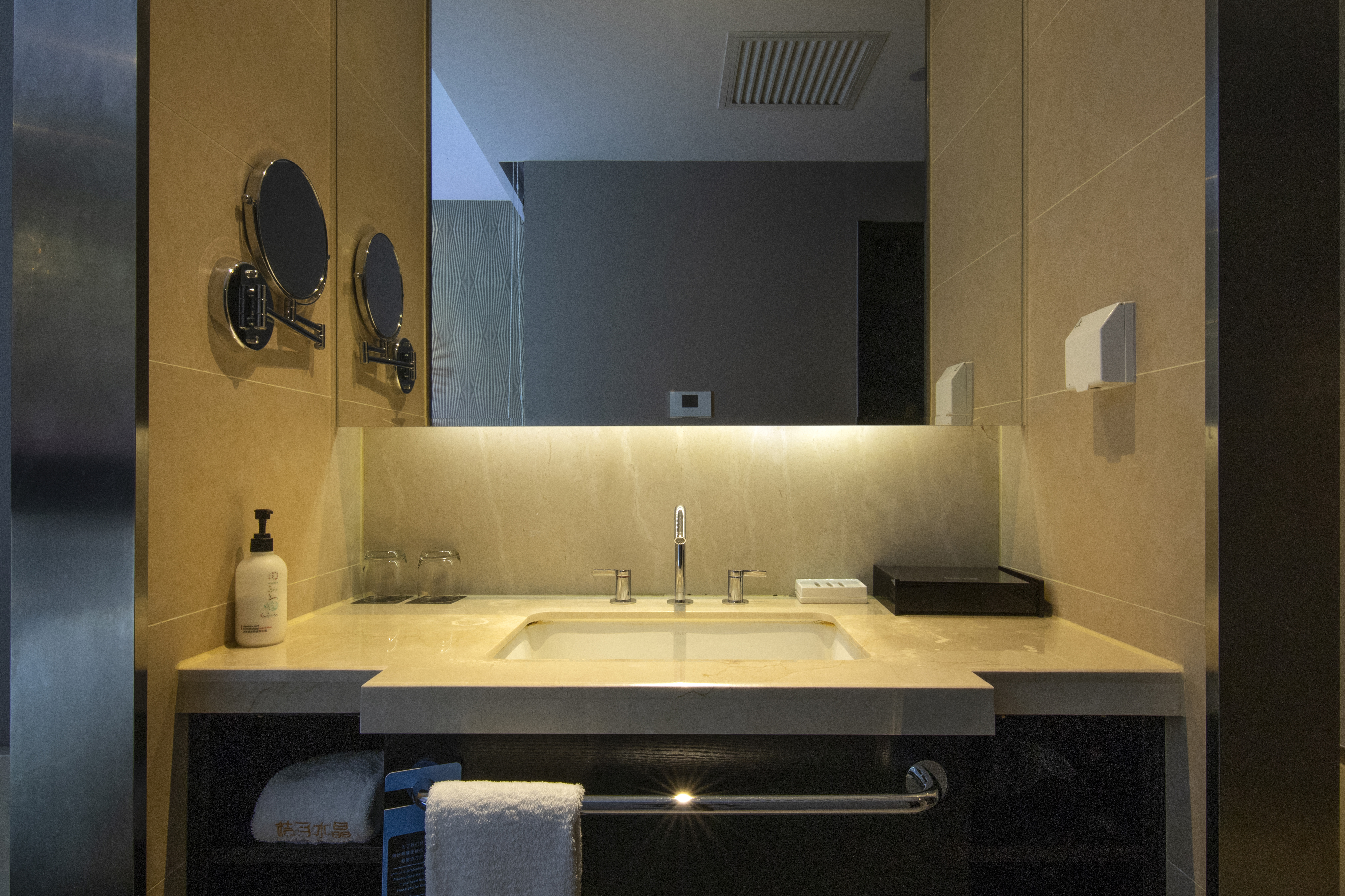 加州旅館（小冰箱＋深度睡眠枕）