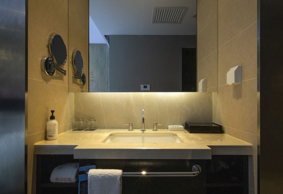 加州旅馆（小冰箱＋深度睡眠枕）