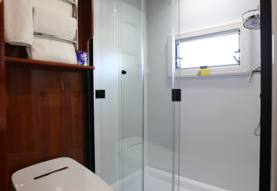 Shanshui Villa HotelLijiang Rustic Luxury | Australian 2-Bedroom 1-Living Room Starry RV