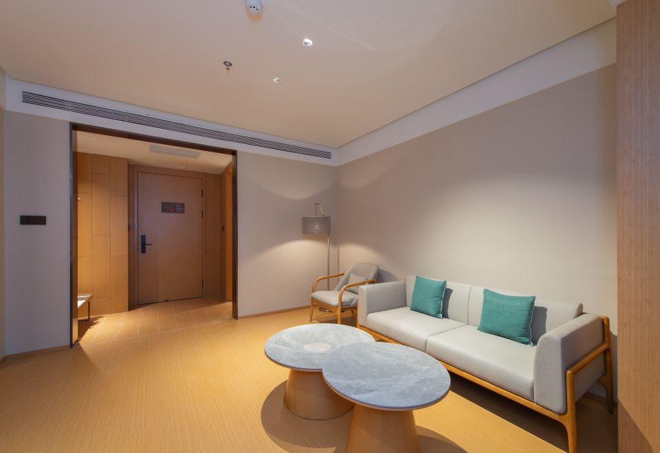 普通套房（小冰箱+65寸投屏電視）