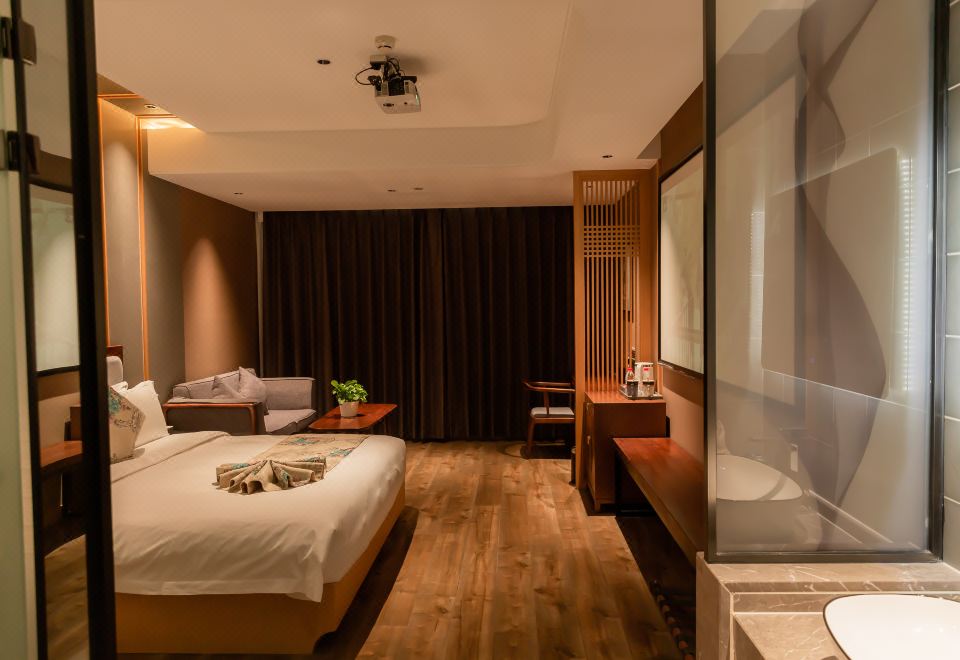Imaginative Cinema Double Bed Room (Enjoy Iqiyi Diamond VIP + Fridge + 120-Inch Projection Screen)
