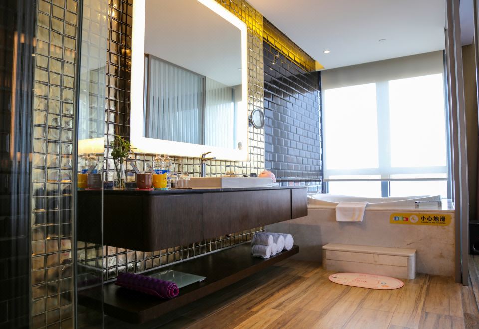 嘟嘟豬親子主題全景大床房