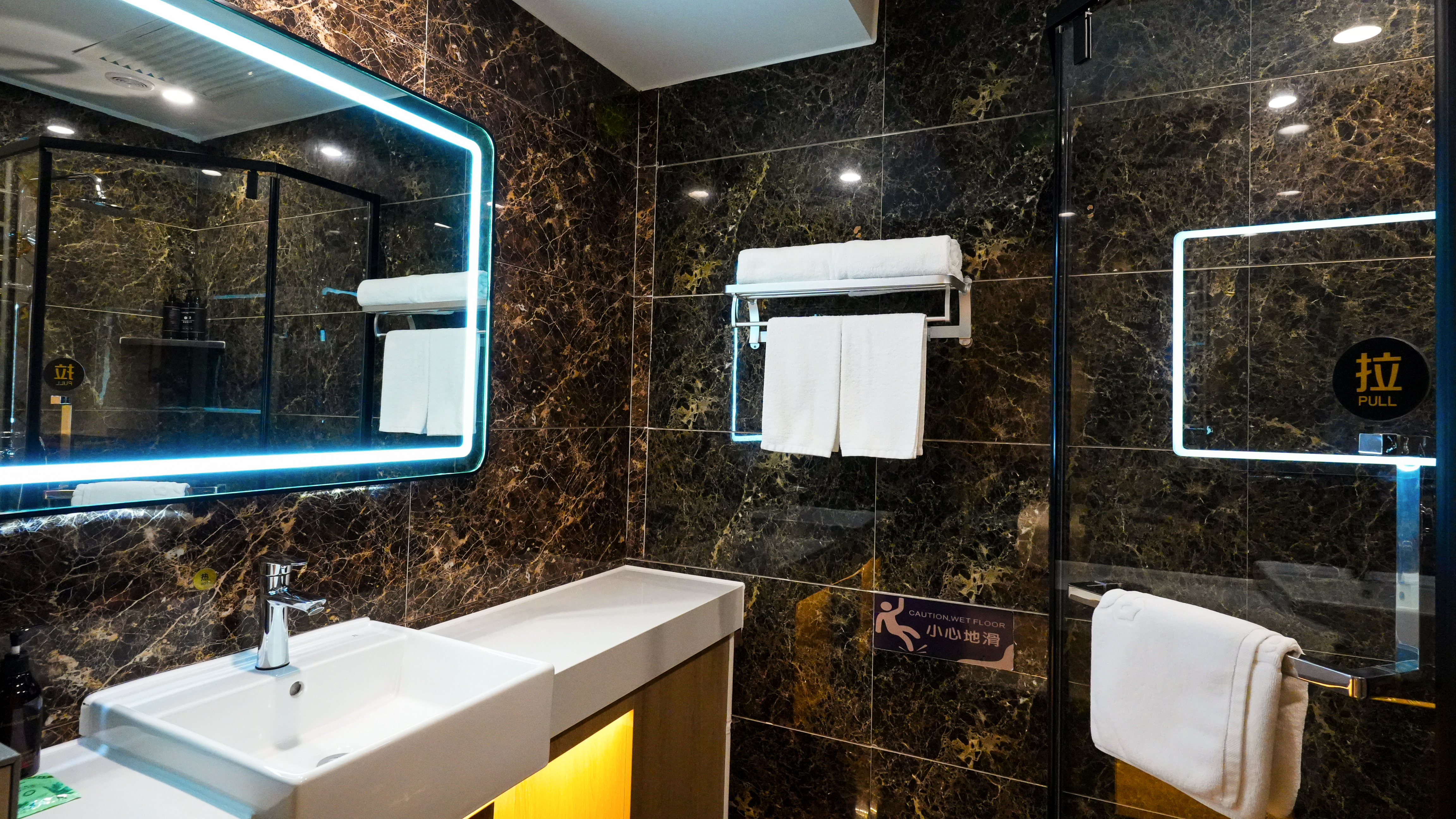 Deluxe Smart Room - With View (2 Beds)