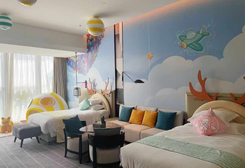 Crowne Plaza QidongCandy House Deluxe Twin Room (Playful Fish Lips + Childhood Carousel + Picture Books)