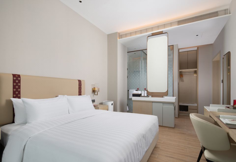 城景雅致大床房（高空景觀+Mini吧+智能語音+美粧鏡）