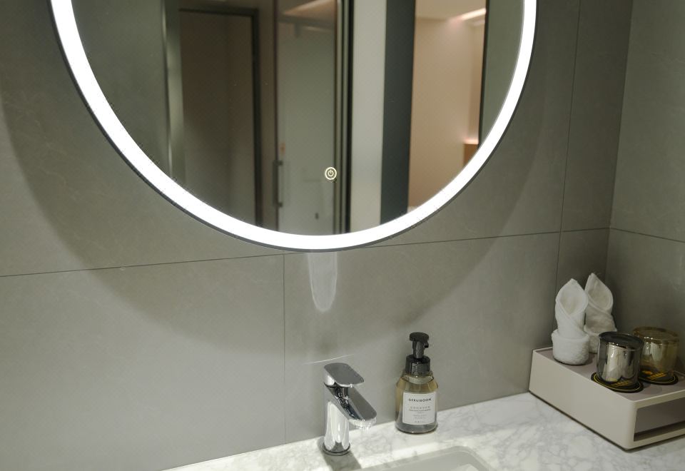 Luxurious Delight Twin Room With Memory Mattress And Smart Control