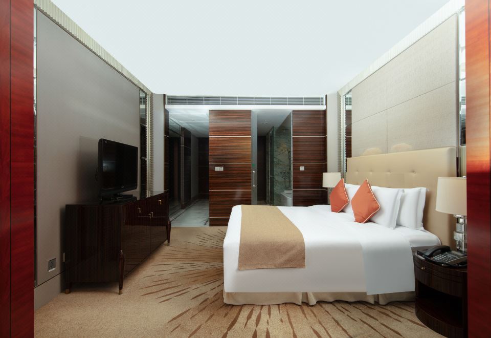 豪华湖景大床房