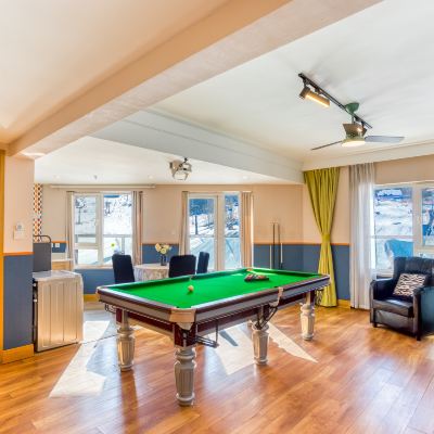 風華-一期大床套房「暖居逸境-桌球雅趣」一覽雪景|地暖 吉林萬科松花湖度假區風華公寓一期優惠