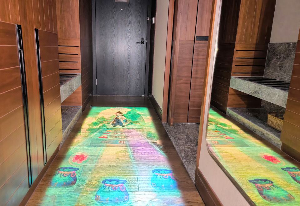 Xianghu Xiaoyao ManorFairyland AI Family Interaction Double Bed Room (AI Creation + MR Floor Projection Game)