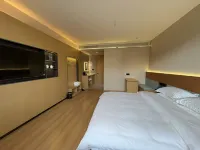 Lan Feng Hotel (Weining Caohai Convention and Exhibition Center)