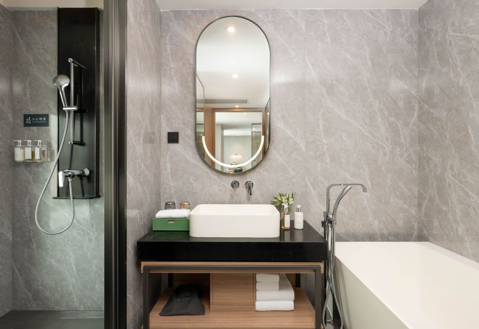 开放式套房（开放式客厅+超大落地窗开阔景观）