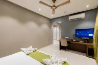 Hotel Seven Oaks