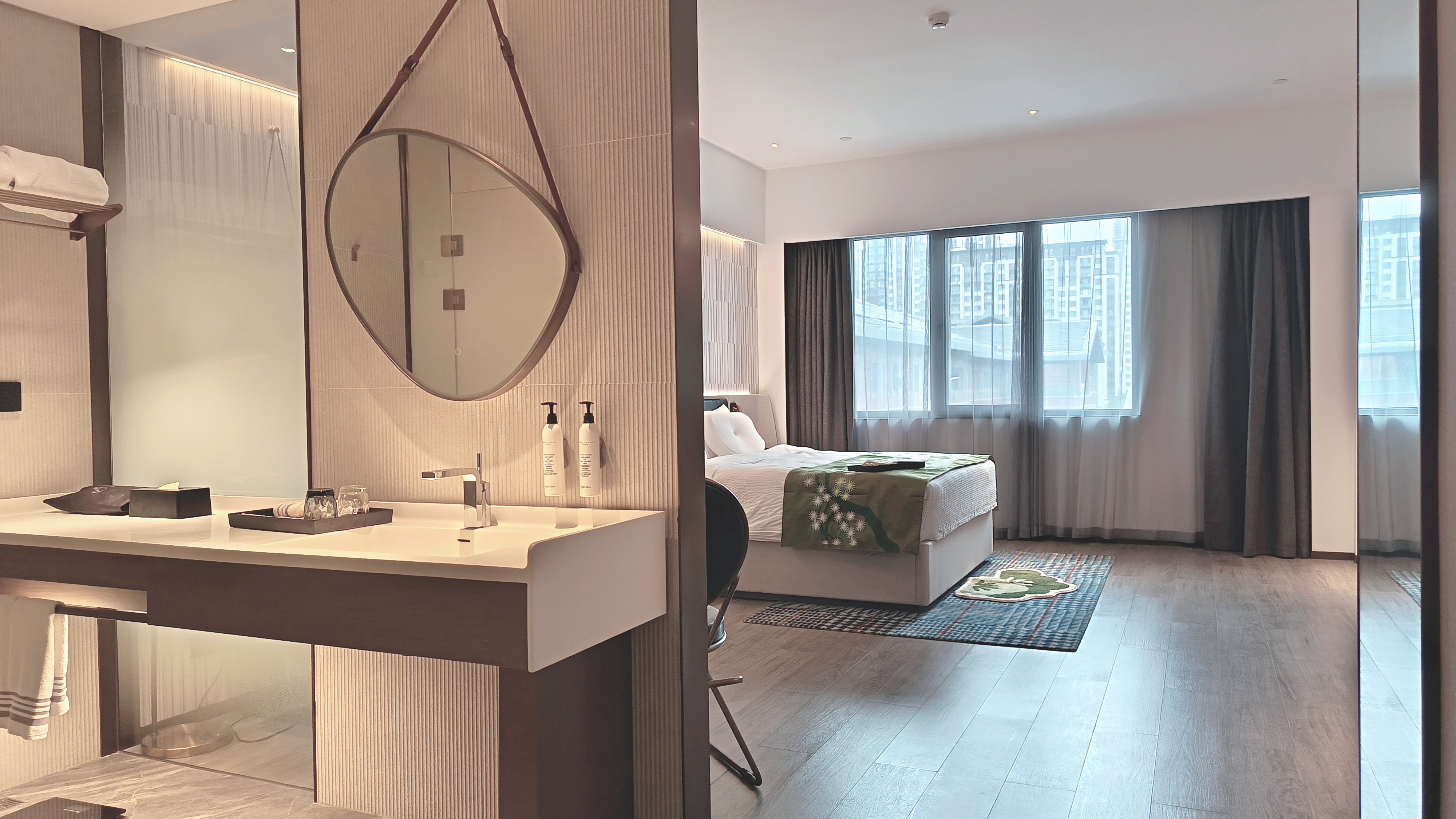 舒睡大床房（按摩助眠床垫+护颈深睡枕头+舒睡锦囊）