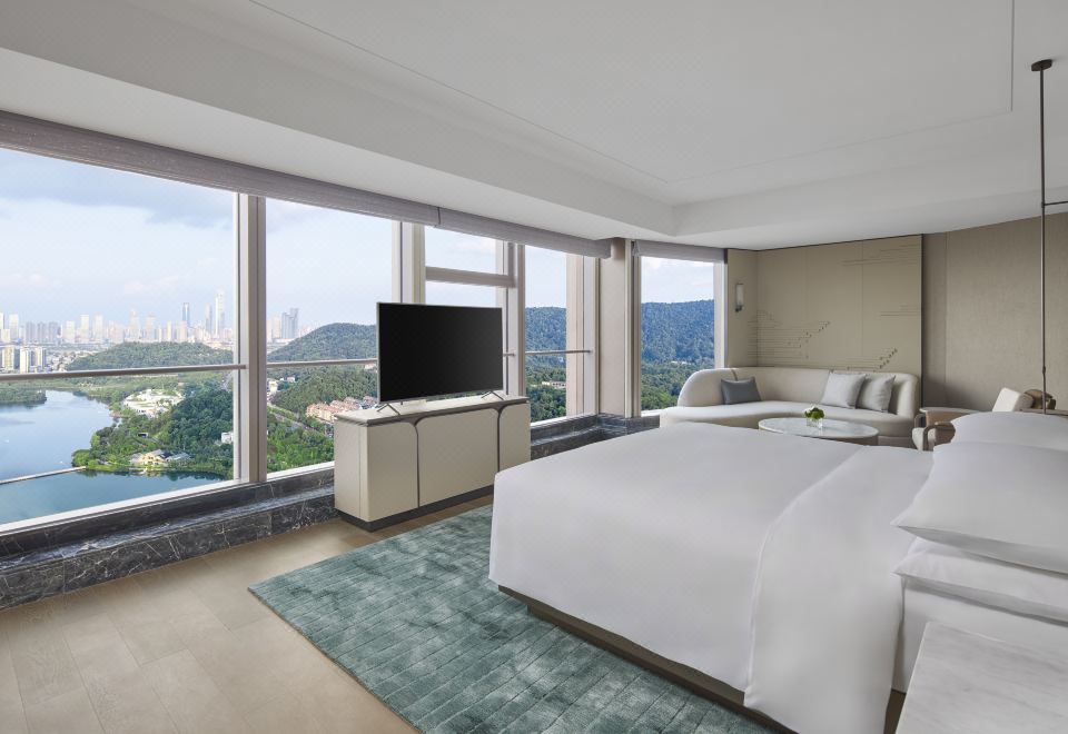 尊贵湖景特大床房「高空巨幕湖景」